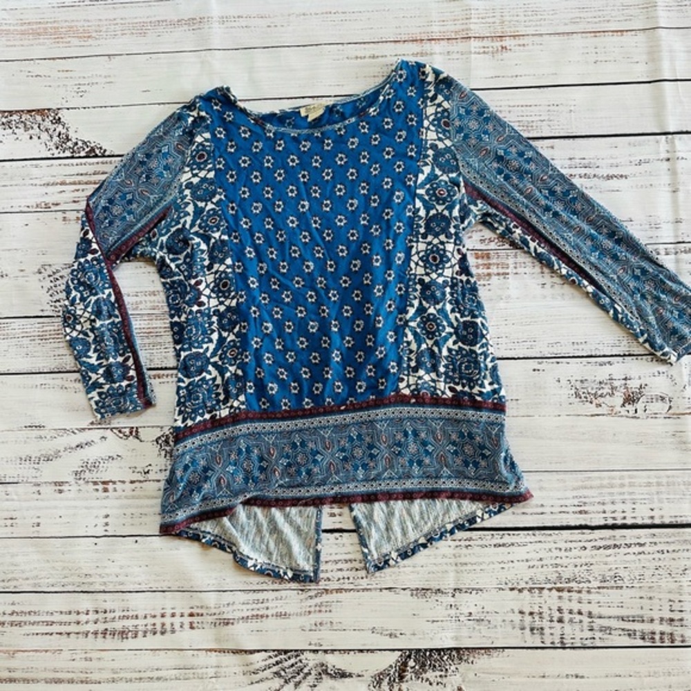 Girls blue patterned blouse! Size 14